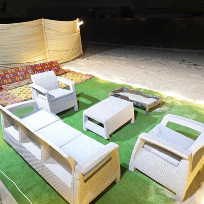 Add some fun to your beach day with Al Maroona Caravan 3 — a cozy and playful retreat by the sea, perfect for relaxed group gatherings or solo chill time.