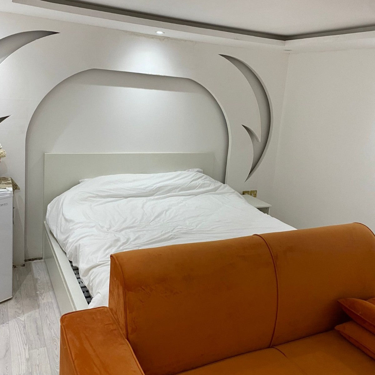Enjoy a serene getaway in Al Reem Caravan, offering stunning sea views, comfort, and quiet moments by the shore.