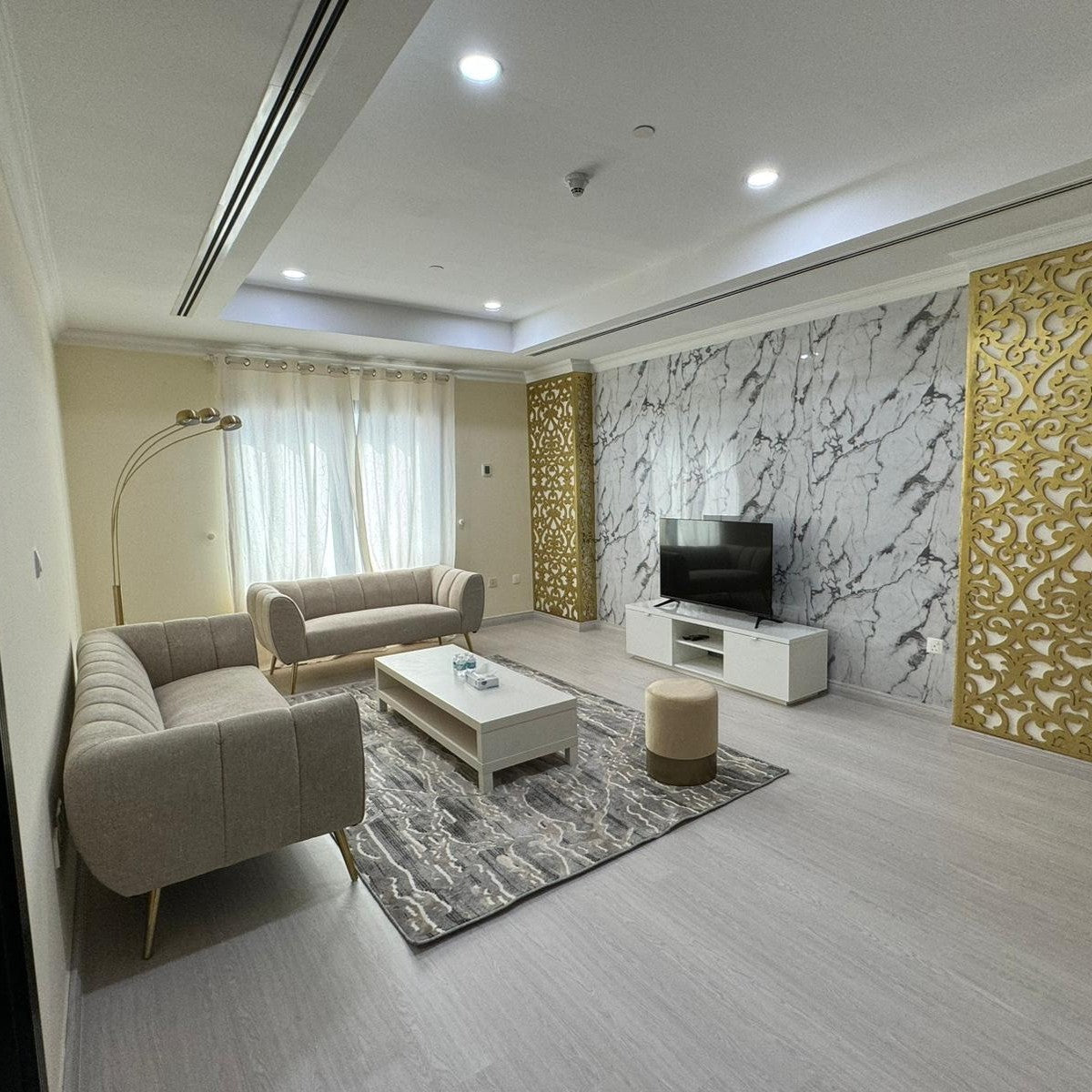 Relax in a fully equipped one-bedroom apartment with a pool, sauna, and city views — perfect for couples, solo travelers, or business visitors in Qatar.